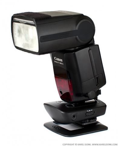 A Canon 580 EX II Flash mounted on the Cactus V5 Transceiver