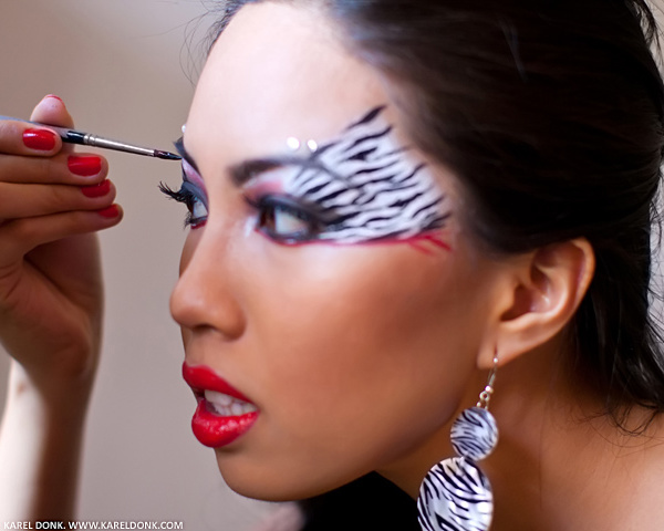 Test photoshoot with Carol Chen Poun Joe — Behind the scenes: Carol doing her make-up for the first session