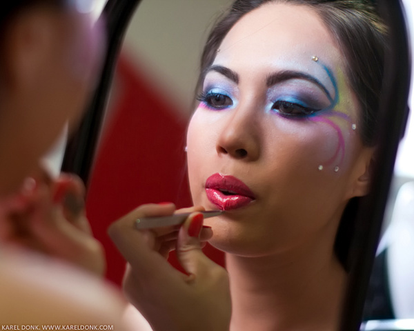 Test photoshoot with Carol Chen Poun Joe — Behind the scenes: Carol doing her make-up for the first session