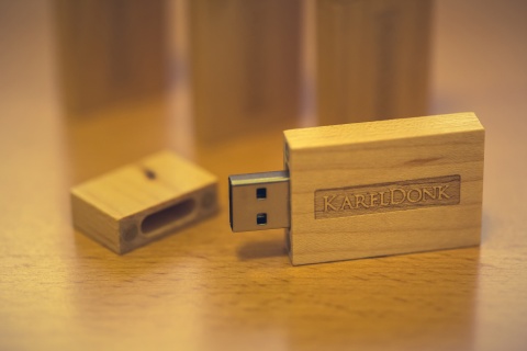 One of the flash drives with the cap off.